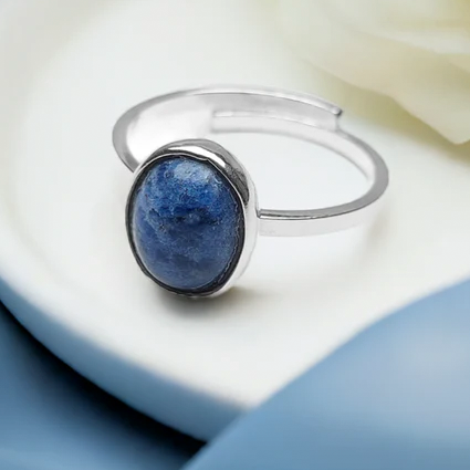 Anel de pedra azul em prata.